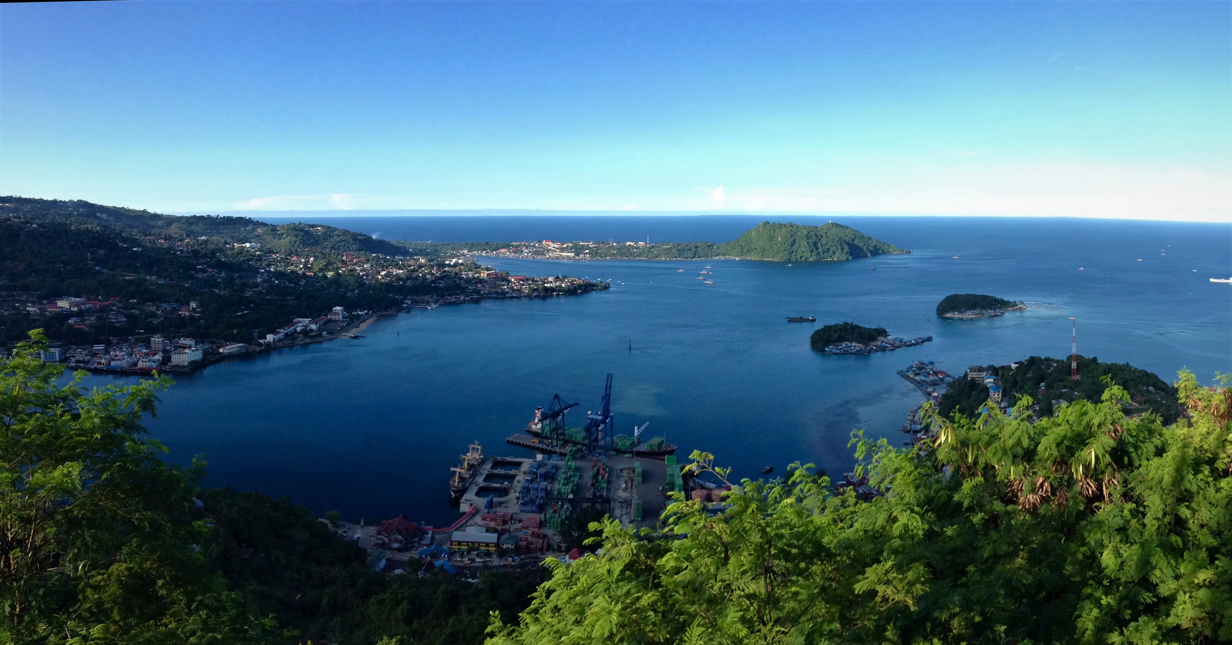 발리엠 계곡을 가기 위한 관문 도시, 자야푸라(Jayapura)
