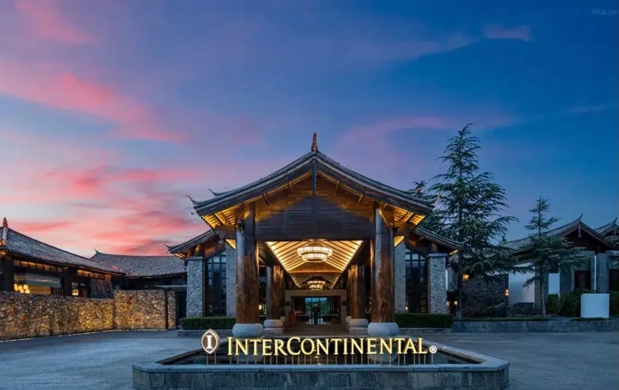 세계문화유산 리장고성과 가장 아름답게 맞닿아 있는 InterContinental Lijiang Ancient Town Resort