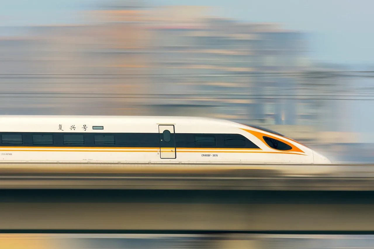 중국대륙을 종횡무진으로 달리는 고속열차(High Speed Train)
