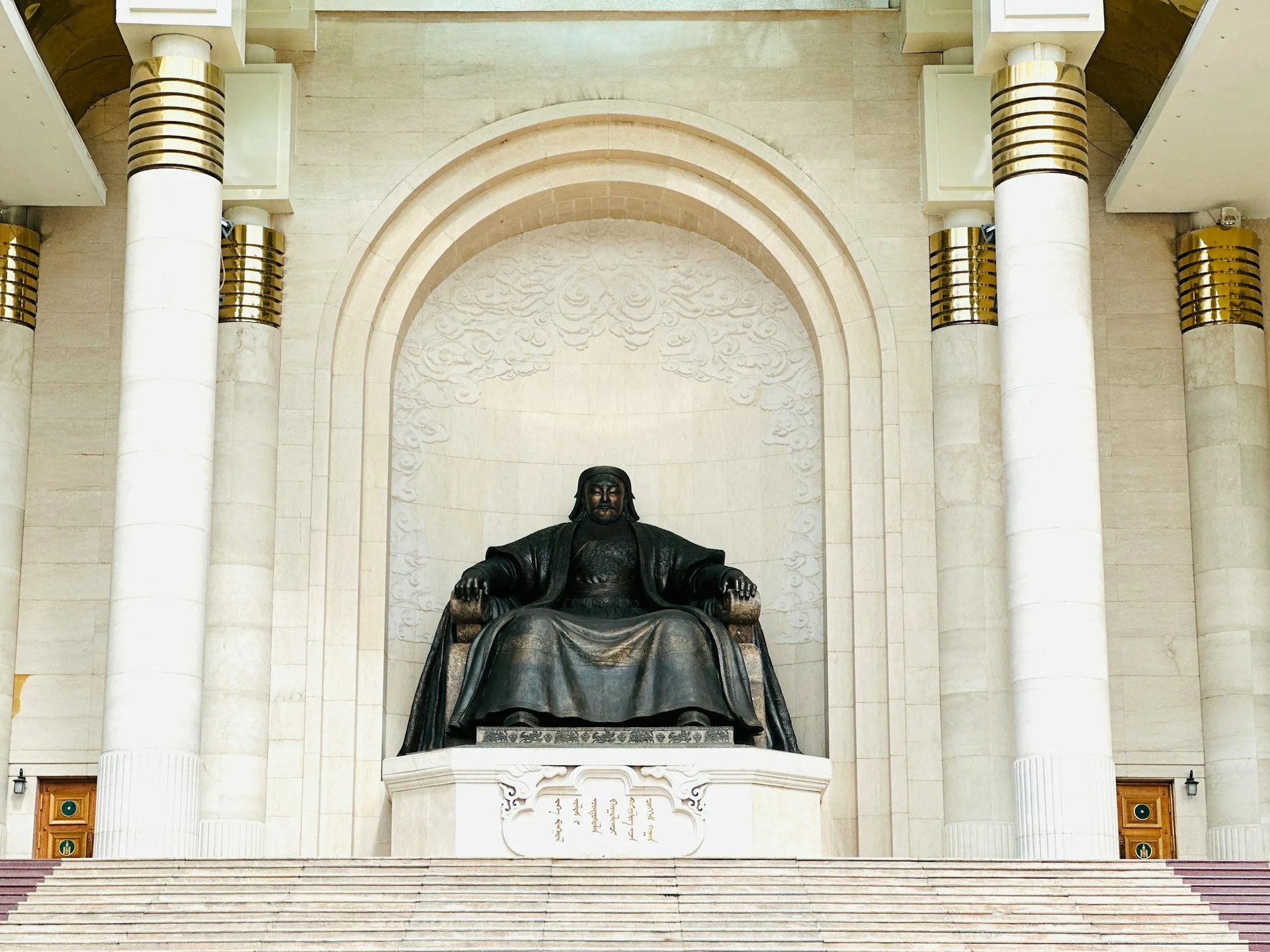 몽골의 수도이며 최대 도시, 울란바토르 (붉은 영웅)