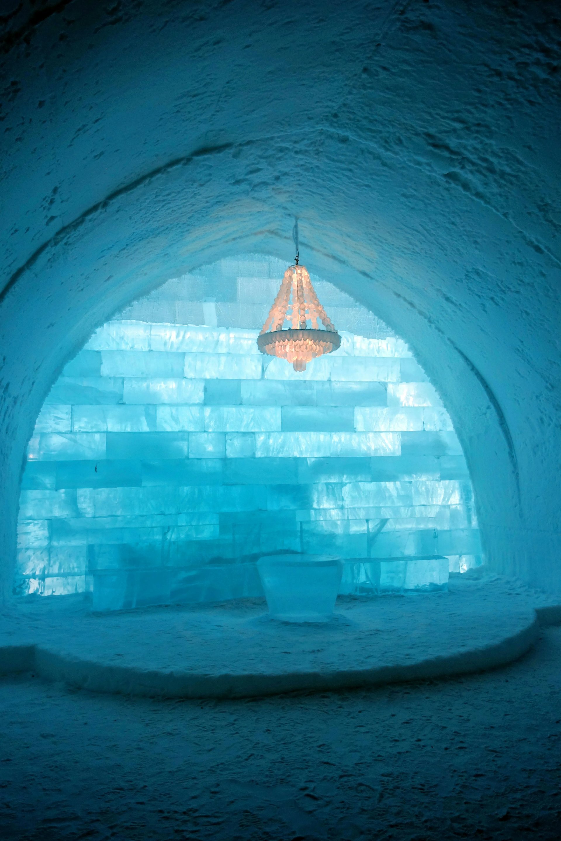 얼음으로 만들어진 아이스 호텔(ICE HOTEL)에서 자는 경험