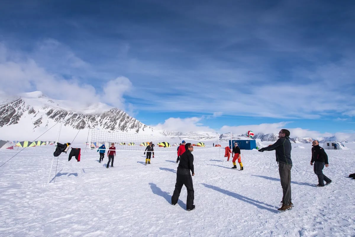 남극 탐험의 출발지, 유니온 글레시어 캠프(Union Glacier Camp)
