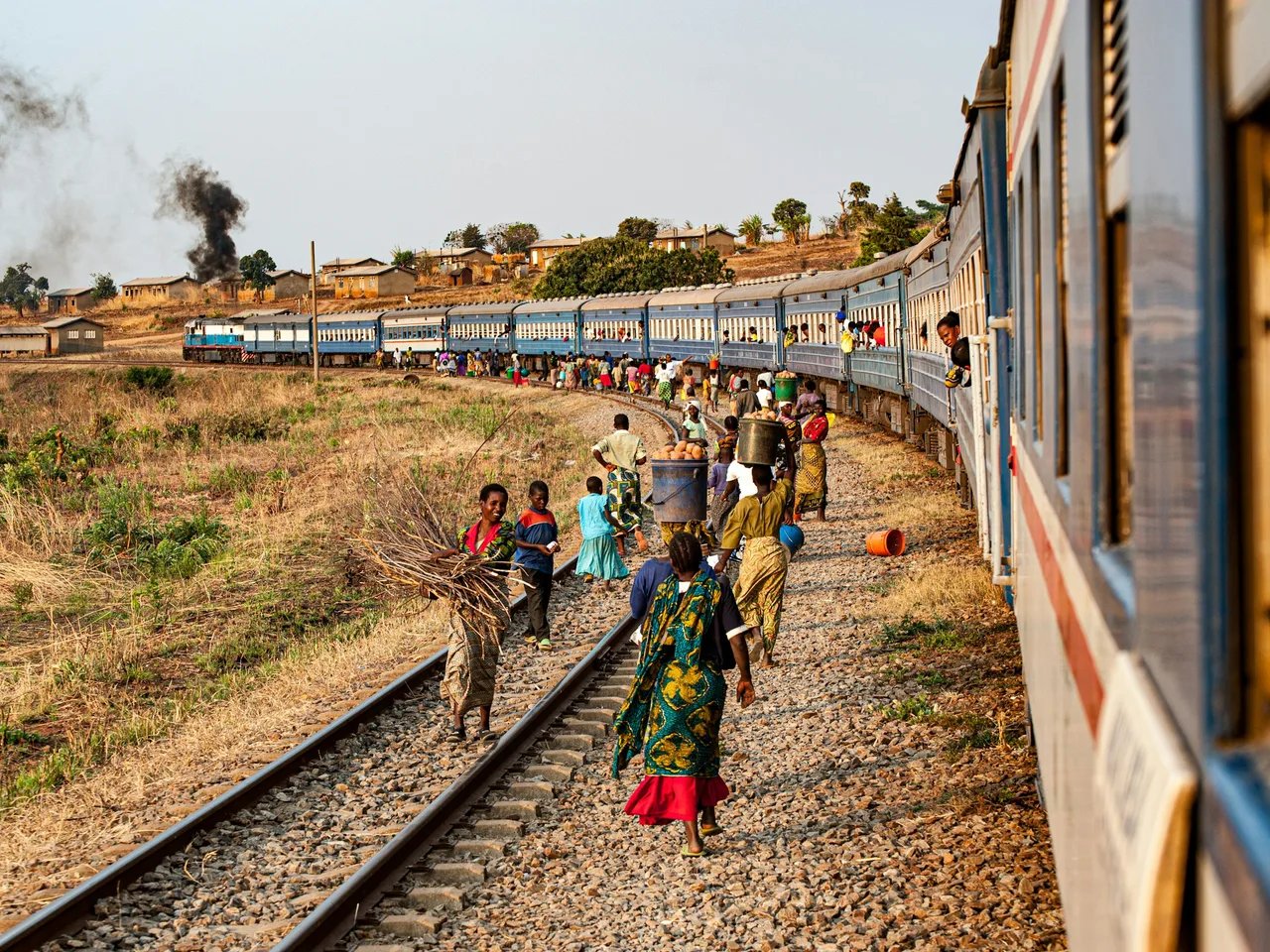 아프리카 대초원을 가로지르는 ‘타자라 철도(Tazara Railway)’