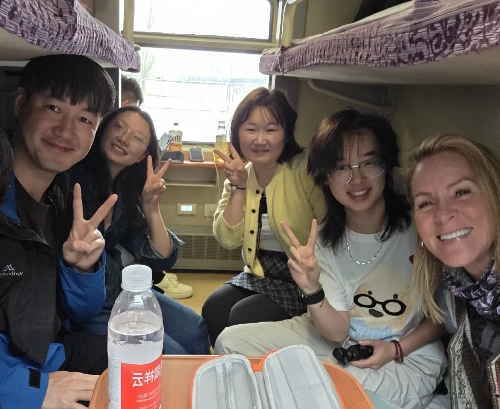 처음 보는 사이도 친구가 되는 칭짱열차의 낭만