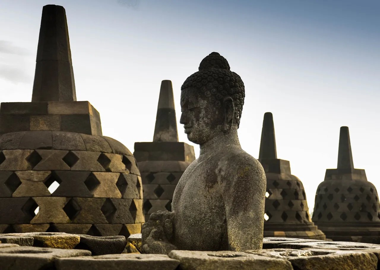 https://pixabay.com/photos/buddha-indonesia-borobudur-buddhism-1210622/
