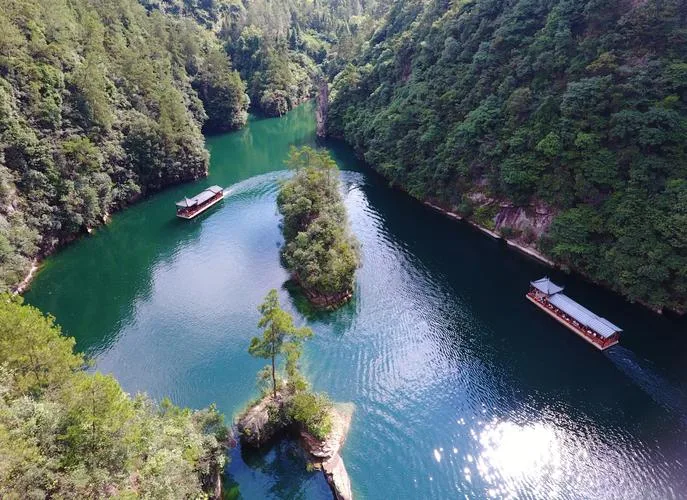 신비로운 산수 속으로, 보봉호수 유람선 체험