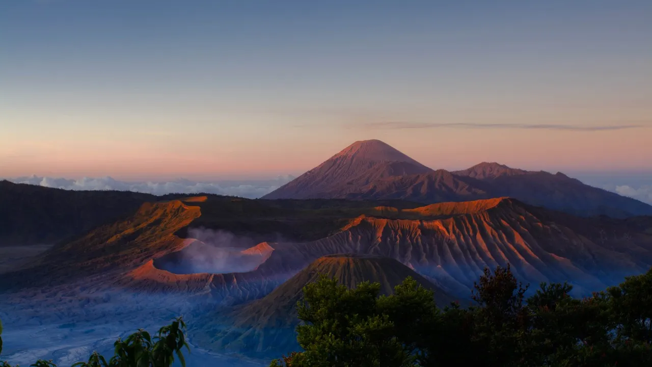 https://pixabay.com/photos/mountains-volcano-landscape-4522251/