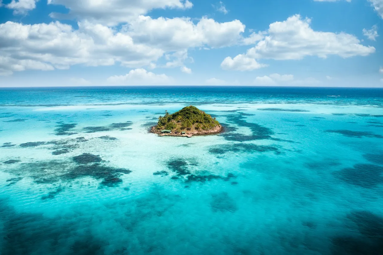https://pixabay.com/photos/tropical-island-blue-ocean-beach-5074304/