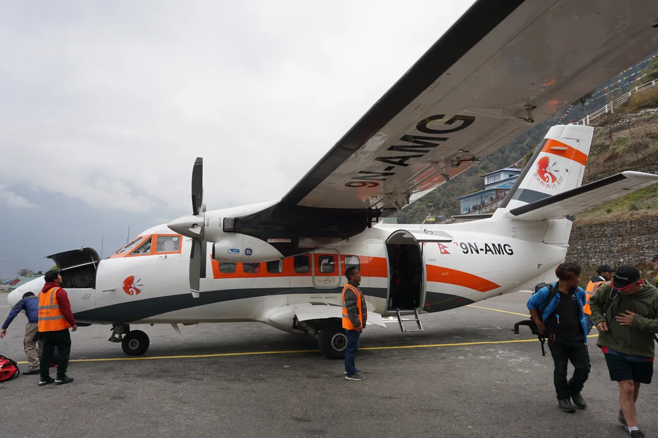 EBC트레킹 루클라 공항 국내선 