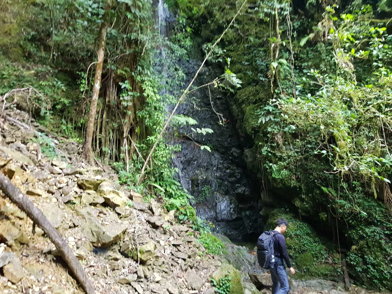 산행 중 만나는 폭포 