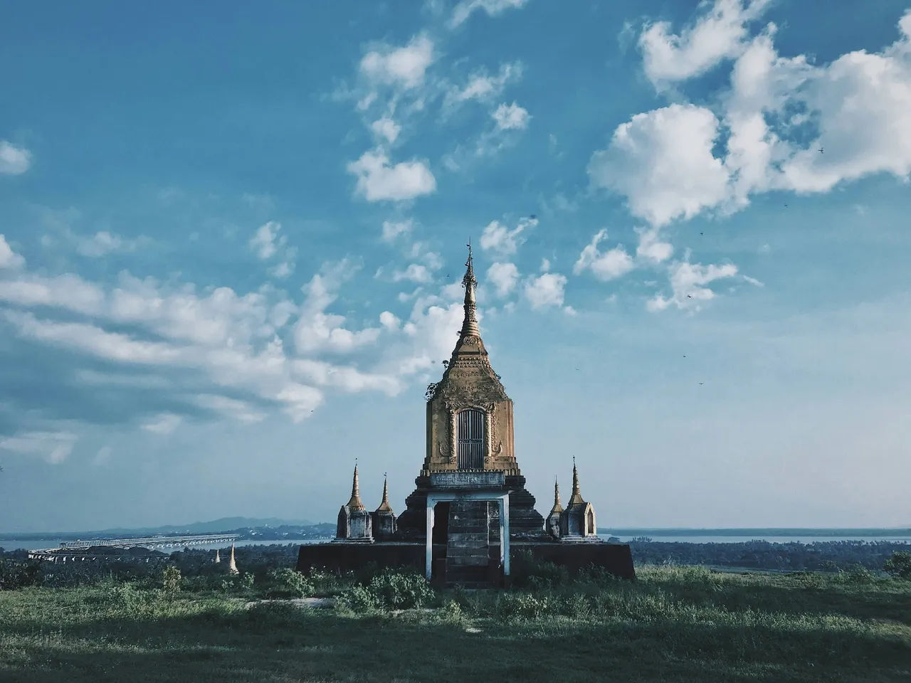 c.unsplash.com/min-zin-phyoe-aung