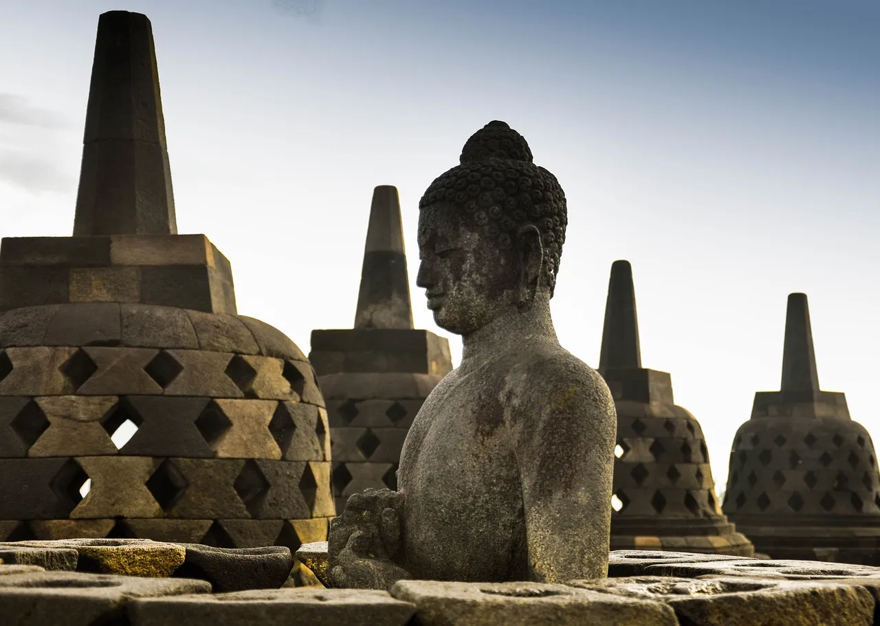 https://pixabay.com/photos/buddha-indonesia-borobudur-buddhism-1210622/